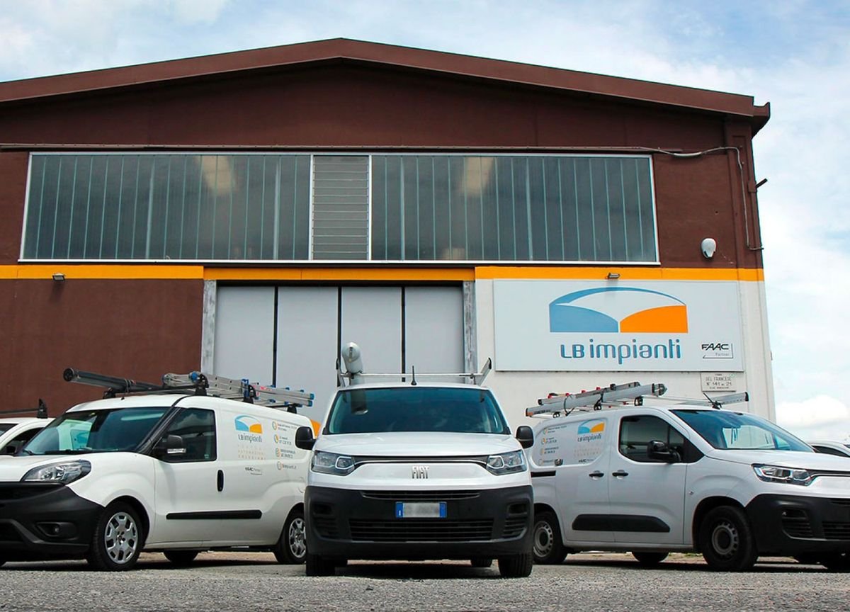 Sede e furgoni dei tecnici a Torino