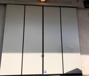 automazione portone sezionale con porta FAAC Torino